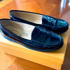 Tod’s 100% authentic black patent loafers